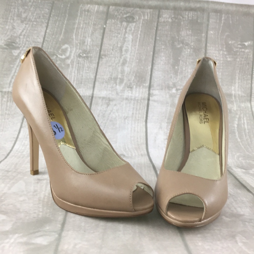 Michael Kors 8 1/2 open toe sand logo